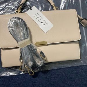 Adorable cross body New with tags
